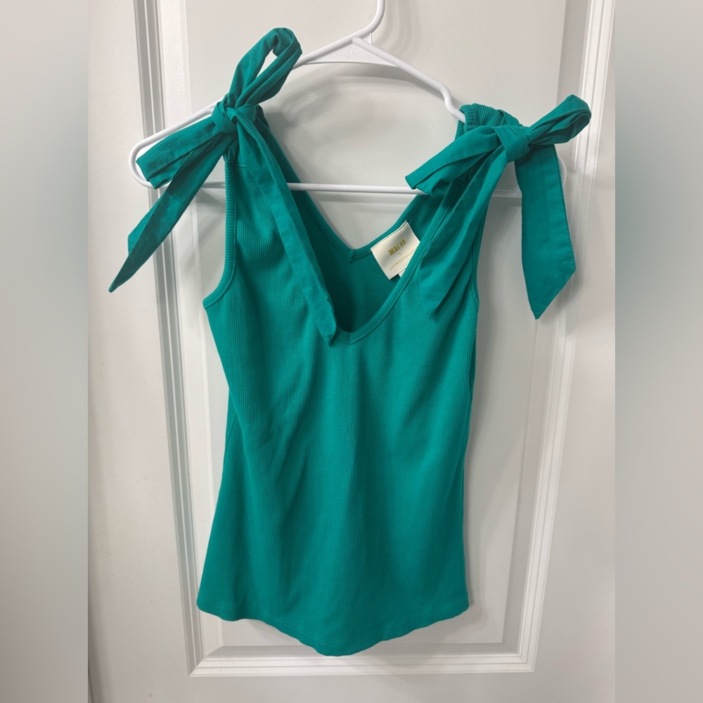 Maeve by Anthropologie tank top with cute bow detail size small in green